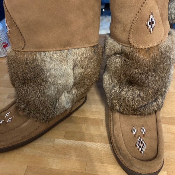 Manitobah Snowy Owl Mukluks - Picture 4 of 5